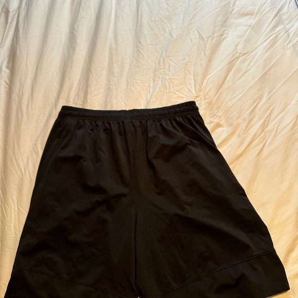 Black under armour athletic shorts size large - Picture 3 of 3
